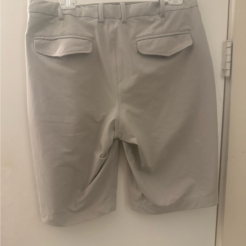 Lululemon Athletica Light Gray Women's Bermudas - Picture 4 of 8